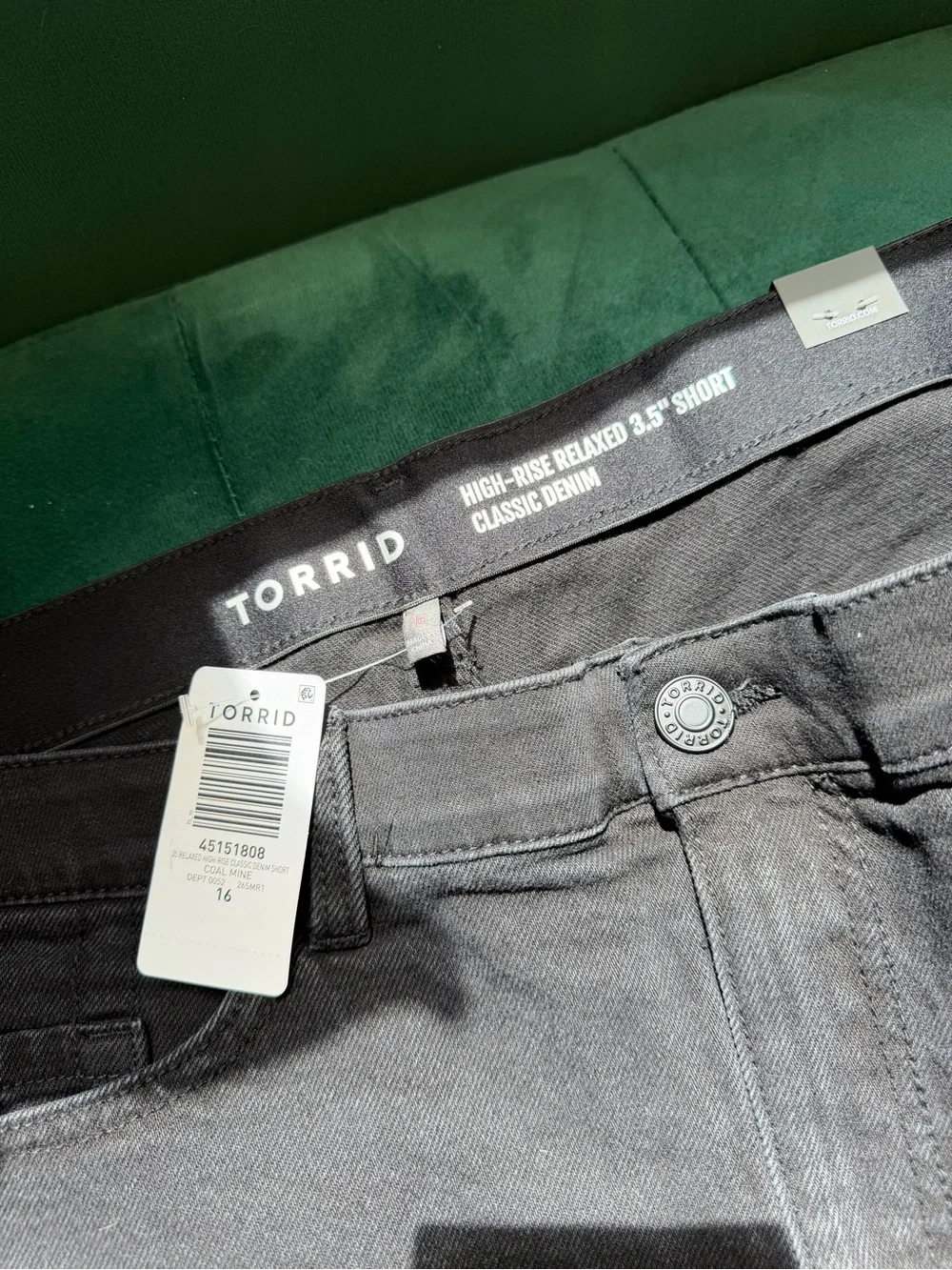 NWT Torrid High-Rise Relaxed Denim Shorts | Size 16 | Coal Mine Gray | Raw Hem